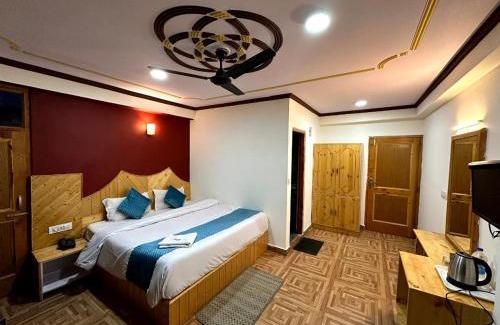 Manali Hotel | Krishana Cottage A Pure Veg !300 m From Hadimba Temple!Balcony Rooms!Veg Restaurant!Couple Friendly!Family Cottage!