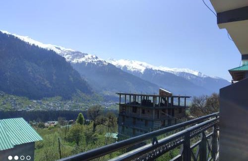 Manali Hotel | Krishana Cottage A Pure Veg !300 m From Hadimba Temple!Balcony Rooms!Veg Restaurant!Couple Friendly!Family Cottage!