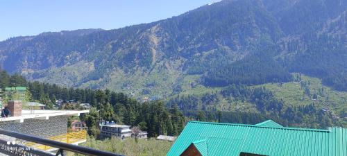 Manali Hotel | Krishana Cottage A Pure Veg !300 m From Hadimba Temple!Balcony Rooms!Veg Restaurant!Couple Friendly!Family Cottage!