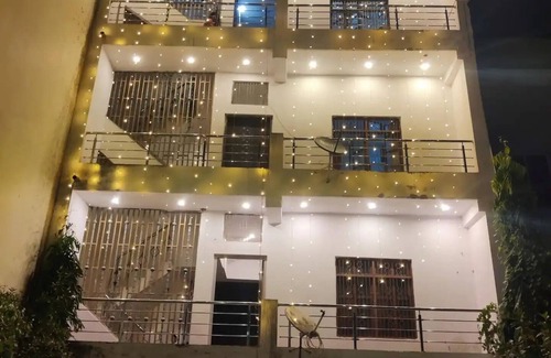 Varanasi Villa | Krishna Villa - 1 Bedr/1 Bathr