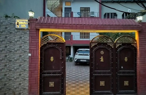 Varanasi Villa | Krishna Villa - 1 Bedr/1 Bathr