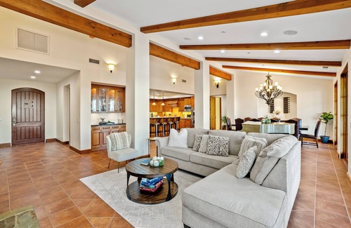 Templeton House | Krisyn Vineyards - Hilltop Views, Pool and Spa