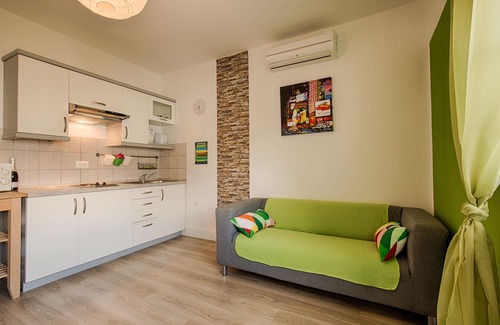 Krk Apartment | KRK CITY ! 200m PROMENADE !Romantic house, with small pool .