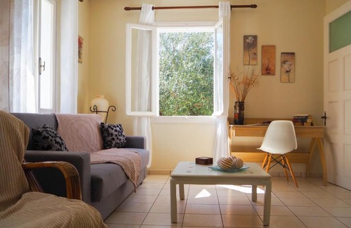 Faraklata House | Kroussos Cottage