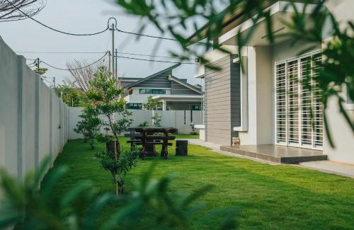 Krubong House | Krubong Bungalow Homestay [WiFi equipped]