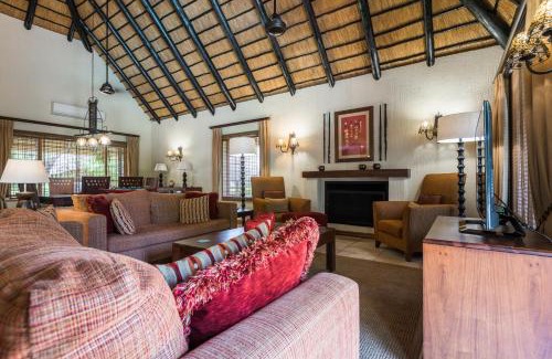 Hazyview Apartment | Kruger Park Lodge Unit No 521 with Private Pool