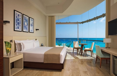 Punta Cancun Hotel | Krystal Grand Cancun All Inclusive