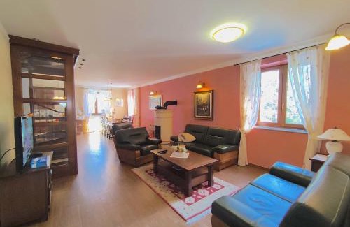 Benkovac Fuzinski House | Kuća za odmor Cava Fužine
