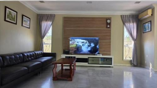 Teluk Cempedak Villa | Kuantan Tok Sira Spacious 5 Rooms Bangalow near Teluk Cempedak
