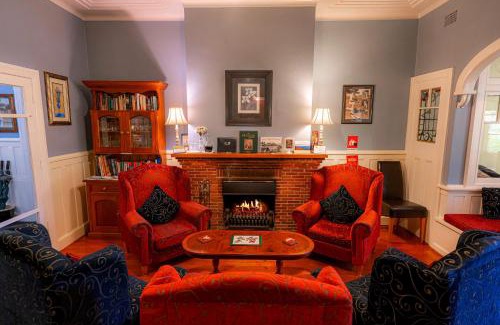 Blackheath House | KUBBA ROONGA GUESTHOUSE - Boutique Luxury Spa Retreat & Gardens - Blue Mountains