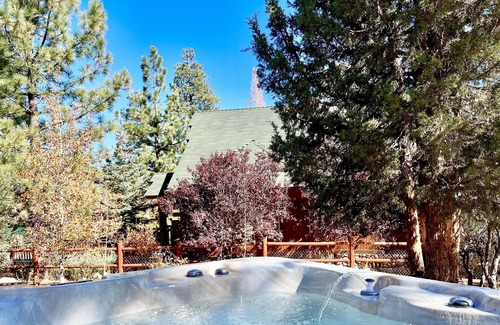 Castle Glen Estates Cabin | Kubo Del Sol - Dream Location With Hot Tub! Beautiful, Light And Bright Log Cabin. 3 Bedroom Cabin