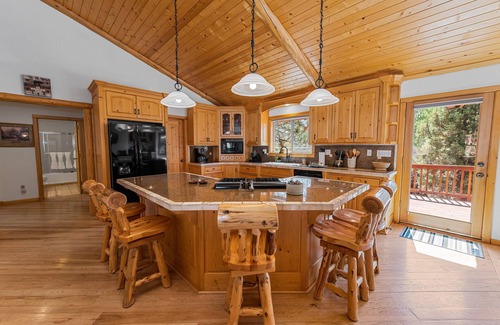 Castle Glen Estates Cabin | Kubo Del Sol