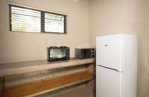 Thorny Bush Game Reserve Cabin | Kubu Bush Lodge