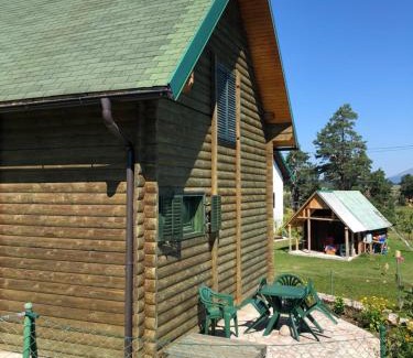 Zabljak Apartment | Kuca u borju - House in pines