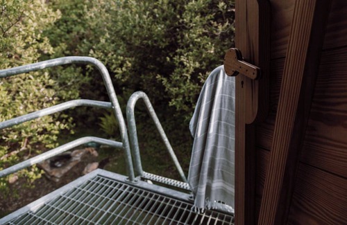 Tintagel Cabin | Kudhva 2 Summary: Tuc