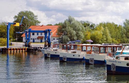 Muritz Boat Rental | Kuhnle-Tours Hafendorf Müritz