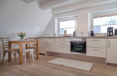 Tinnum Apartment | Kükeltje - your favorite little retreat under thatch in Tinnum.