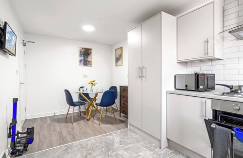 Stirchley Apartment | Kunda House Pershore