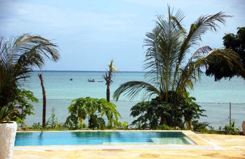 Kidoti Villa | KUONA Oceanfront Private Villa w/pool on the beach