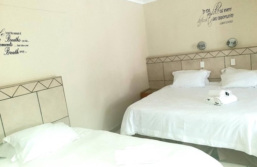 Ga-Segonyana Bed & Breakfast | Kuruman Lodge by Country Hotels