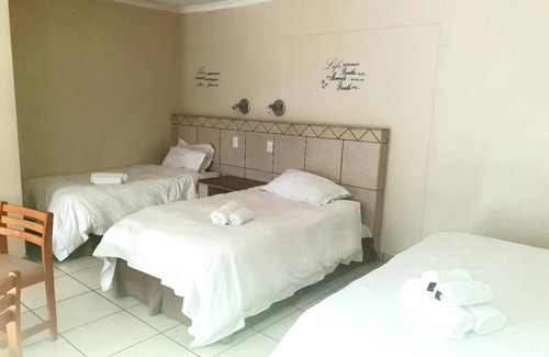 Ga-Segonyana Bed & Breakfast | Kuruman Lodge by Country Hotels