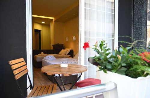 Tirana Hotel | Kuta's City Center