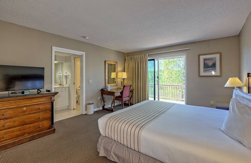 Clayton Condo | KW_406 King Bed Unit