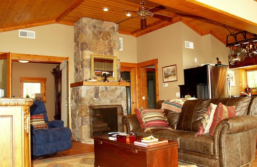 Almo Cottage | Ky Lake Unique Stone Cottage - On-Site Boat Rentals with Private Dock
