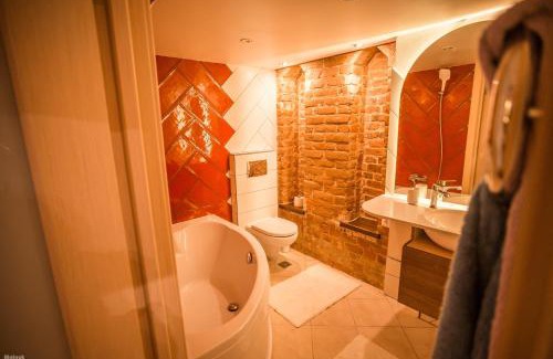 Afanasivsʹkyy Yar Apartment | Kyiv Art Apartments near Golden Gate