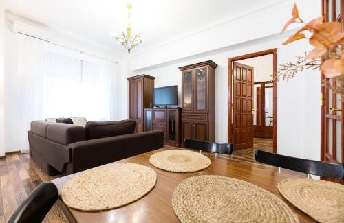 Lypky Apartment | Kyiv Khreschatyk 27 Apartment