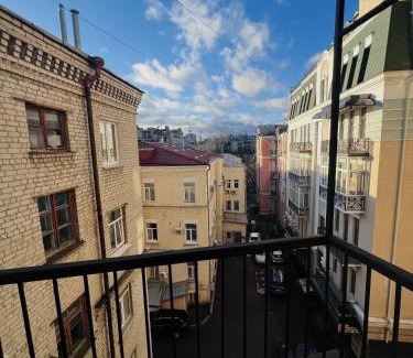 Verkhnie Misto Apartment | Kyiv Old Town Apartment near Golden Gate