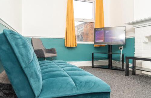 Derby House | Kyoto Central I 4 BDR House I 50 inch Smart TVs in Rooms I Large Spacious Rooms I Refurbished I Derby City Centre