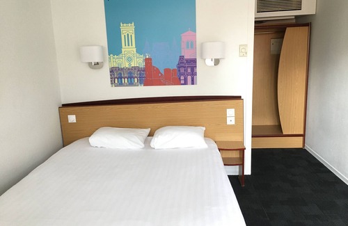 La Penne-sur-Huveaune Hotel | Kyriad Direct Marseille Est - La Valentine