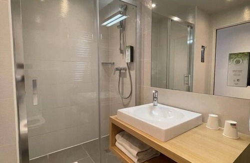 18th Arrondissement Hotel | Kyriad Paris 18 - Porte de Clignancourt - Montmartre