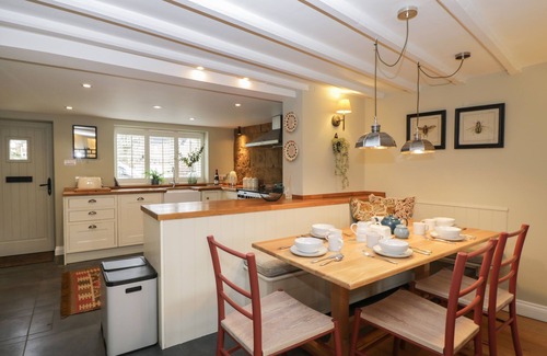 Ilmington Cottage | KYTE COTTAGE, pet friendly, with open fire in Ilmington