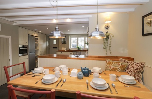 Ilmington Cottage | KYTE COTTAGE, pet friendly, with open fire in Ilmington