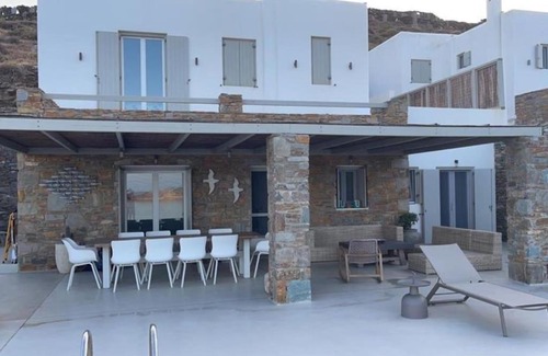 Kithnos Villa | Kythnos beachfront villa with swimming pool