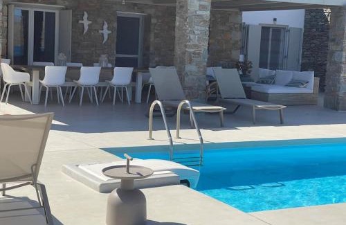 Kithnos Villa | Kythnos beachfront villa with swimming pool