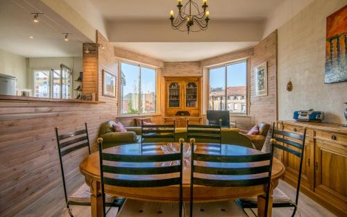 Millau Apartment | L'échappée verte pour six personnes avec terrasse, place de parking