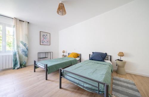 Beaucaire Apartment | L'Écrin de Beaucaire - Climatisé à 30 min dArles