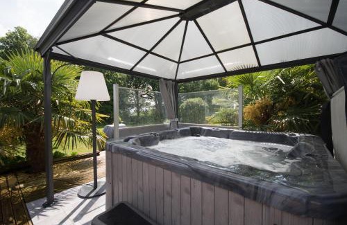 Mur-de-Bretagne House | L'écrin de bois -sauna - spa