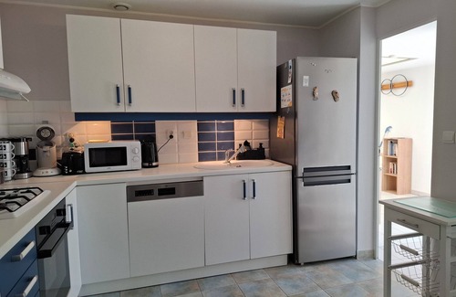 Quartier des Dunes House | L'Abri Châtelaillonnais, sleeps 7, close to the beach and market.