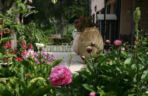 Castellar House | L'Aleandra