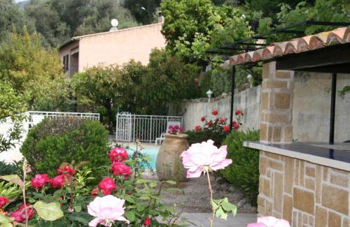 Castellar House | L'Aleandra