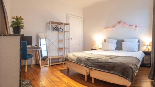 Verdun Apartment | L'Amour de la Paix - Centre-Ville - Jardin - Proche gare - TV65"PrimeVideo - Ambiance très chaleureuse - Parking gratuit sous-vidéo surveillance proche - Géré par Presta-Zen'Services