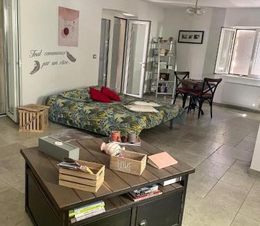 Paradou Bed & Breakfast | L'appart Thé - Charme discret au coeur des Alpilles