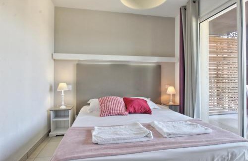 Remoulins Apartment | L'Aqueduc - Pont du Gard à 800 m