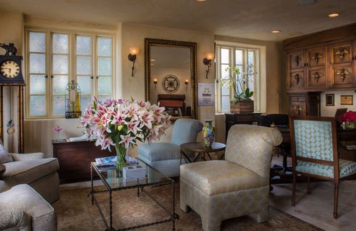Golden Rectangle Hotel | L Auberge Carmel