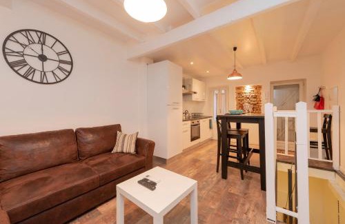 Saint - Aubin - Dupuy Apartment | L'Aubuisson - Apt Climatisé Avec Terrasse Privée