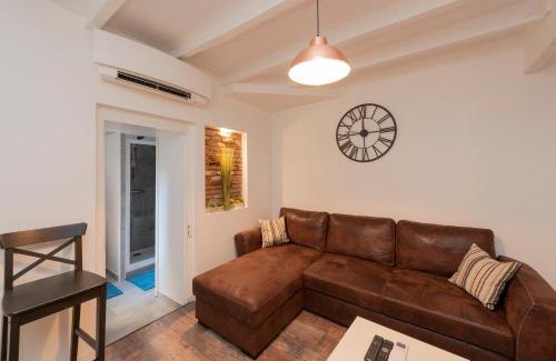 Saint - Aubin - Dupuy Apartment | L'Aubuisson - Apt Climatisé Avec Terrasse Privée